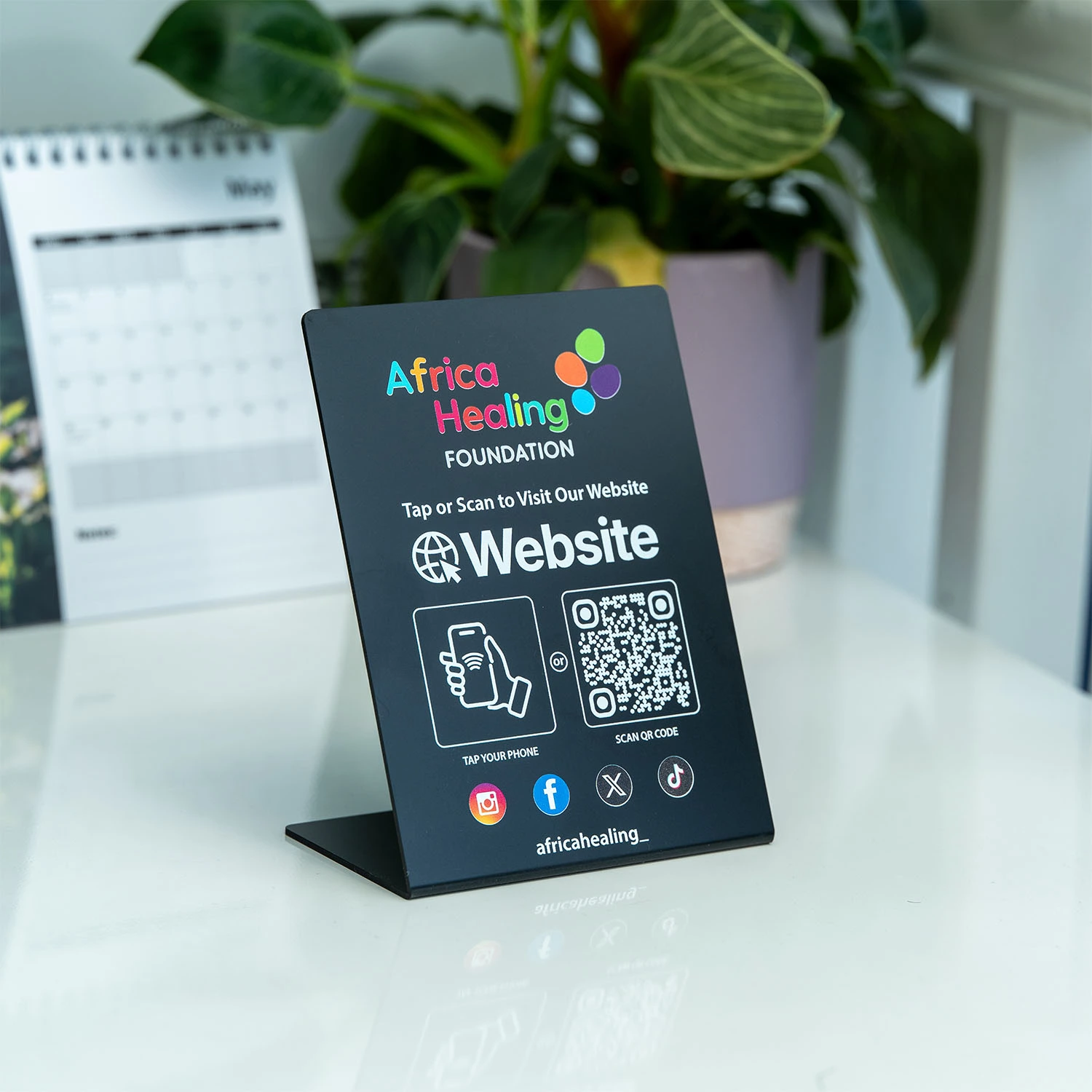 QR and NFC Website Stand